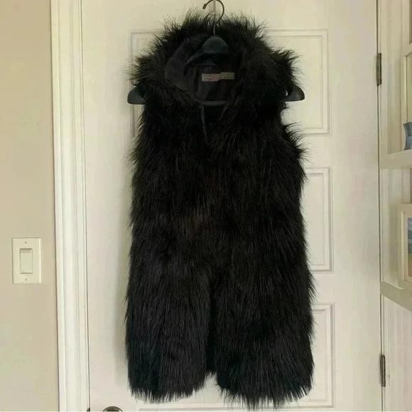 Zara - Long faux  fur Black sleeveless Vest, Sleeveless jacket top- Sz S - Picture 1 of 7